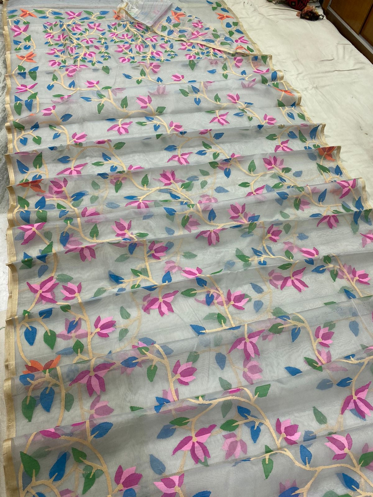 Oliva tantuj jamdani handwoven saree
