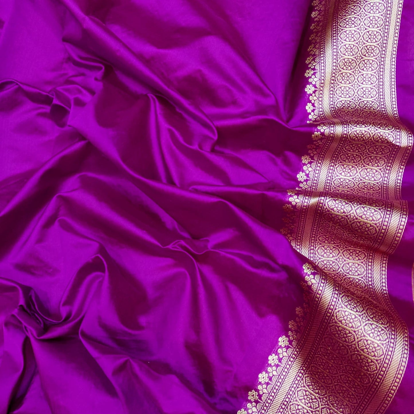 Havisha handwoven Kora saree