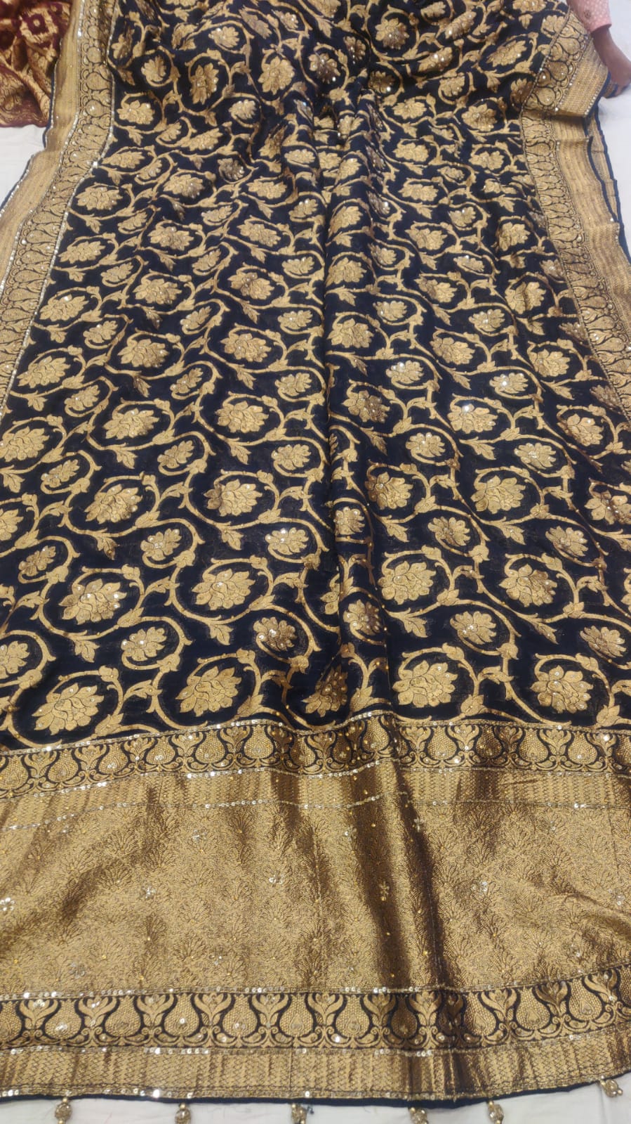Manuloa embroidery saree