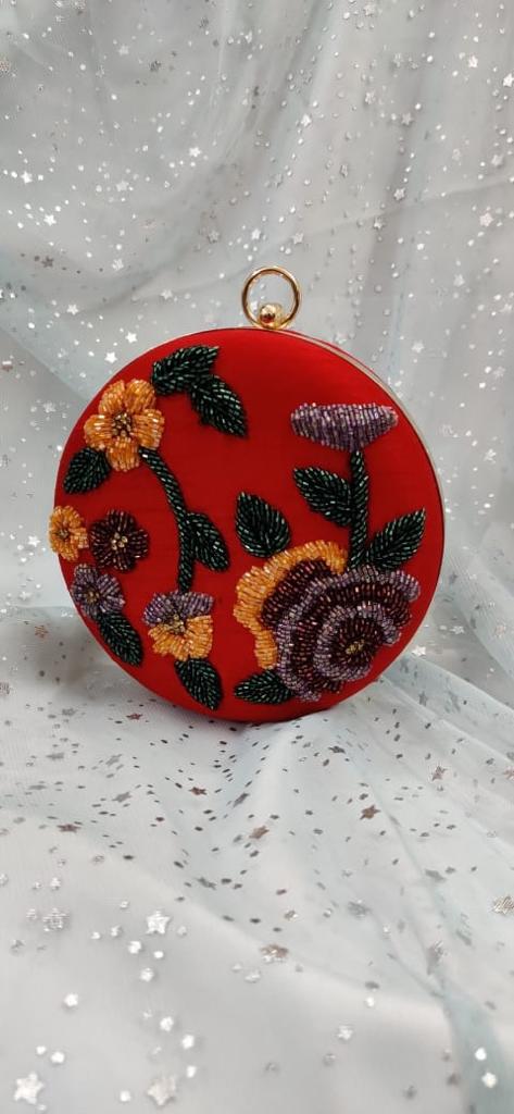 Senorita round clutch