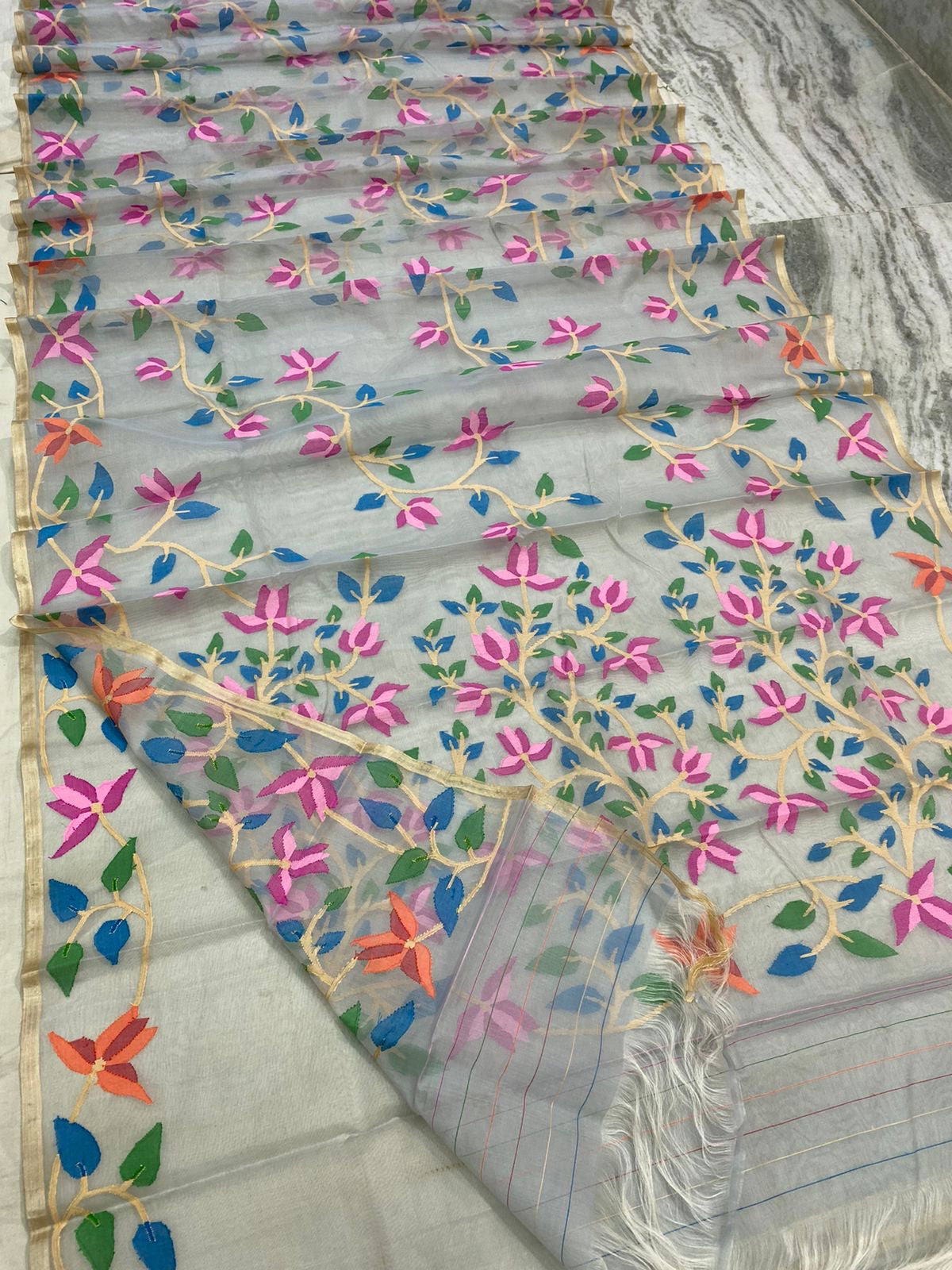 Oliva tantuj jamdani handwoven saree