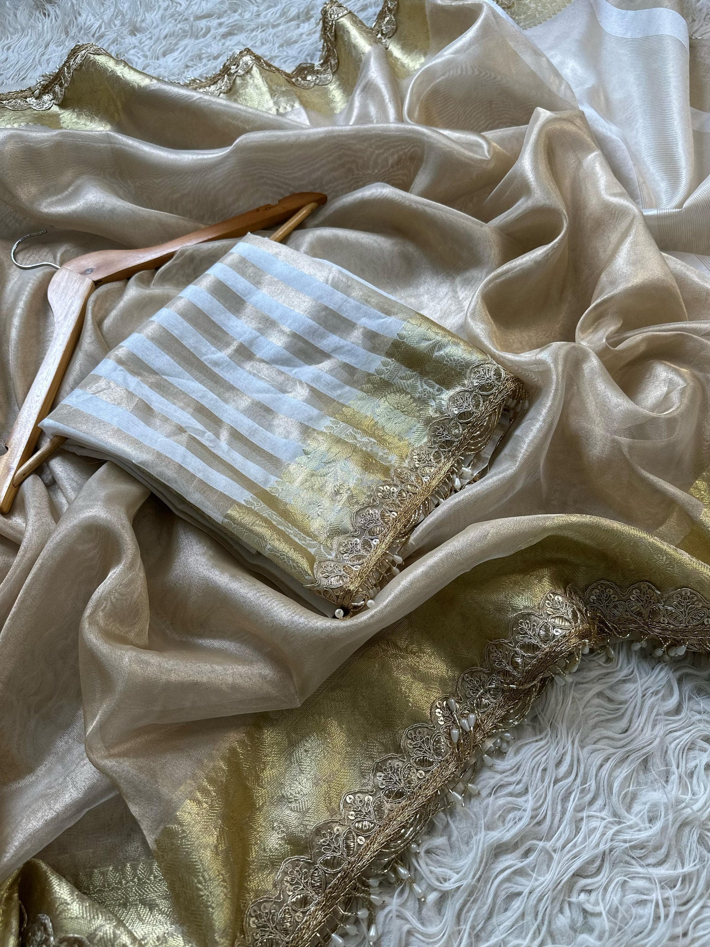 Lisa trending saree Banarsi saree tissue sarees handwoven sari blouse