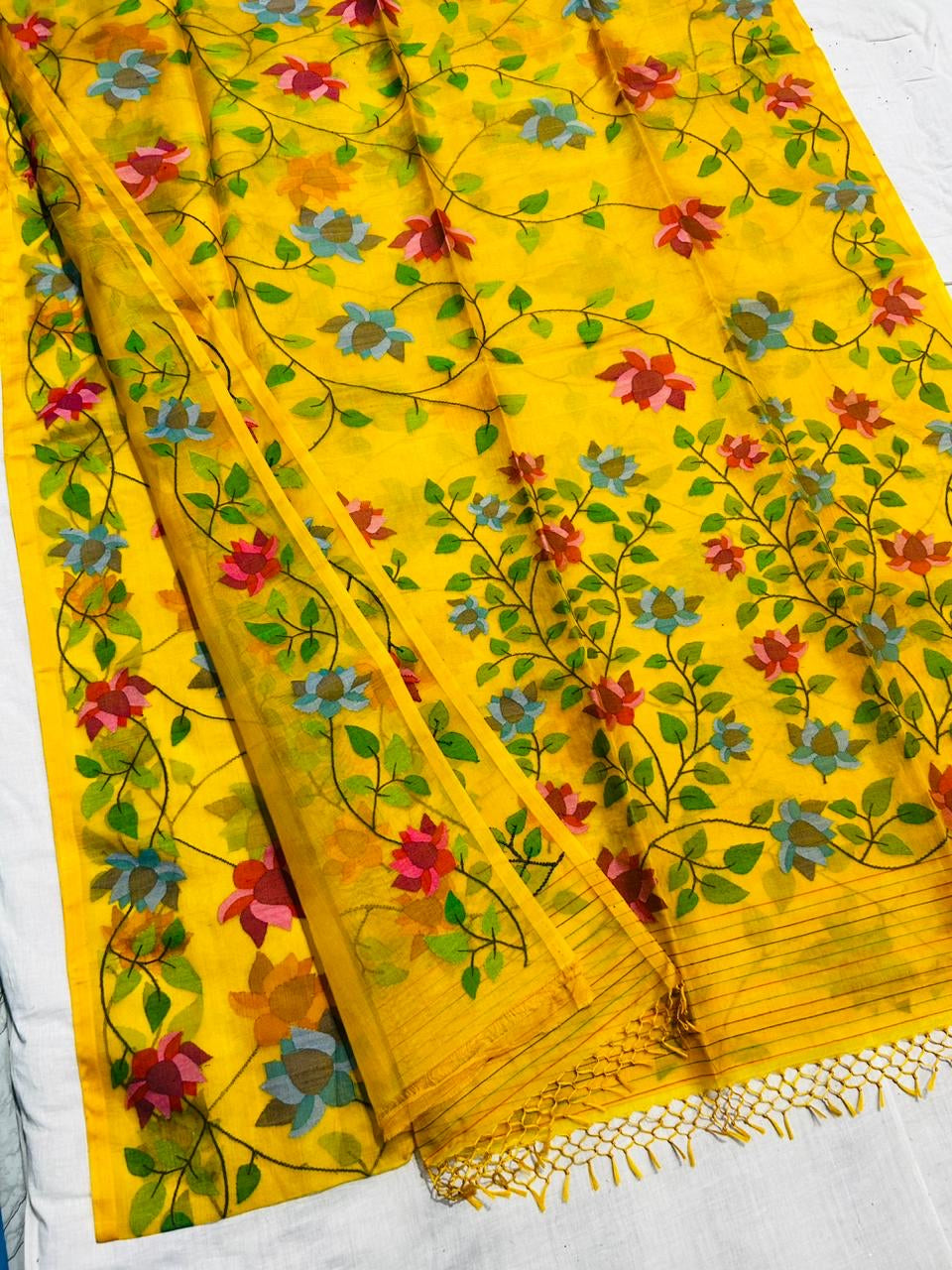 Yellow women saree tantuj Muslim sari