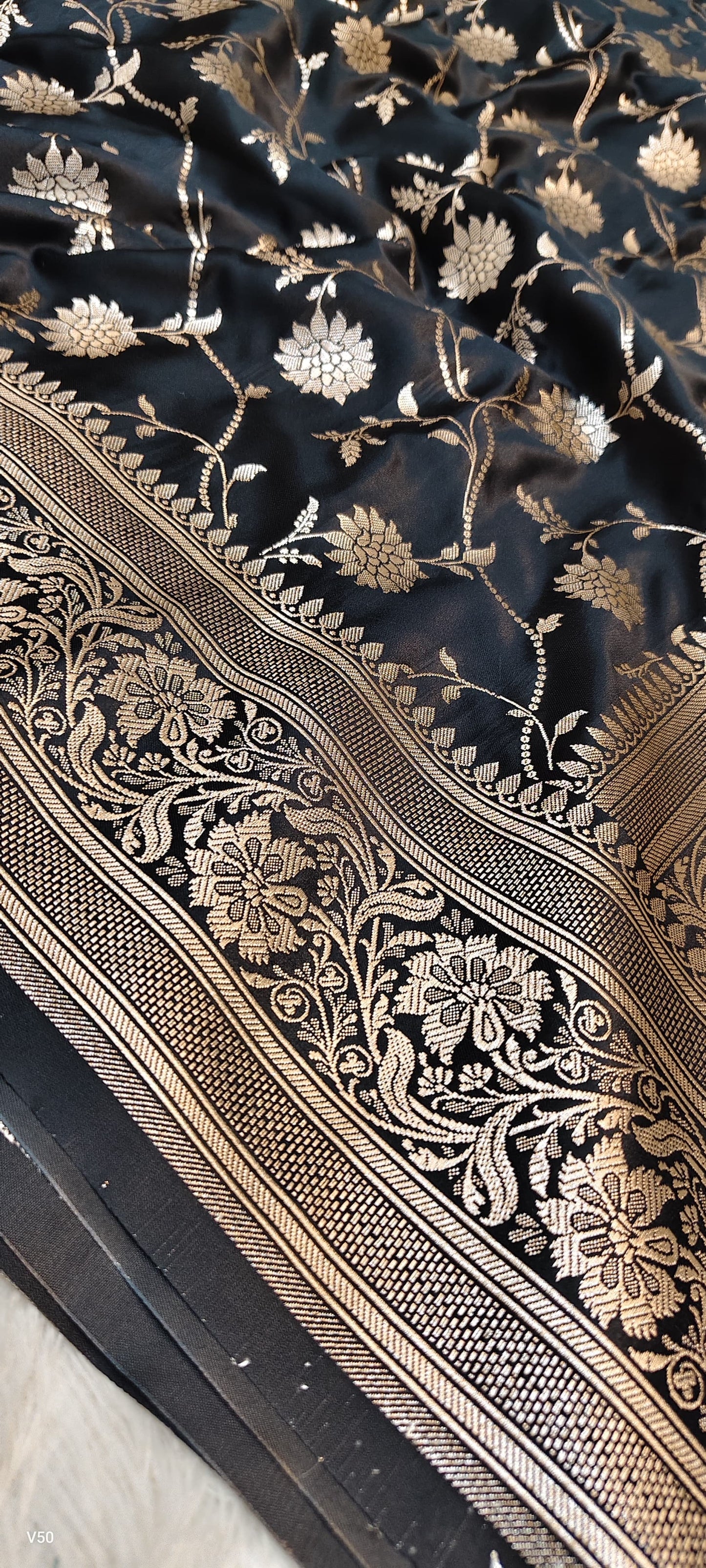 Khaddi banarsi saree handwoven sari blouse