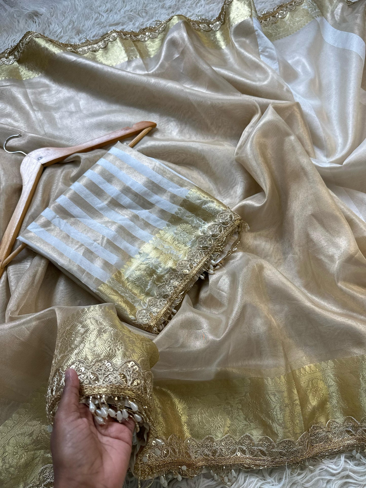 Lisa trending saree Banarsi saree tissue sarees handwoven sari blouse