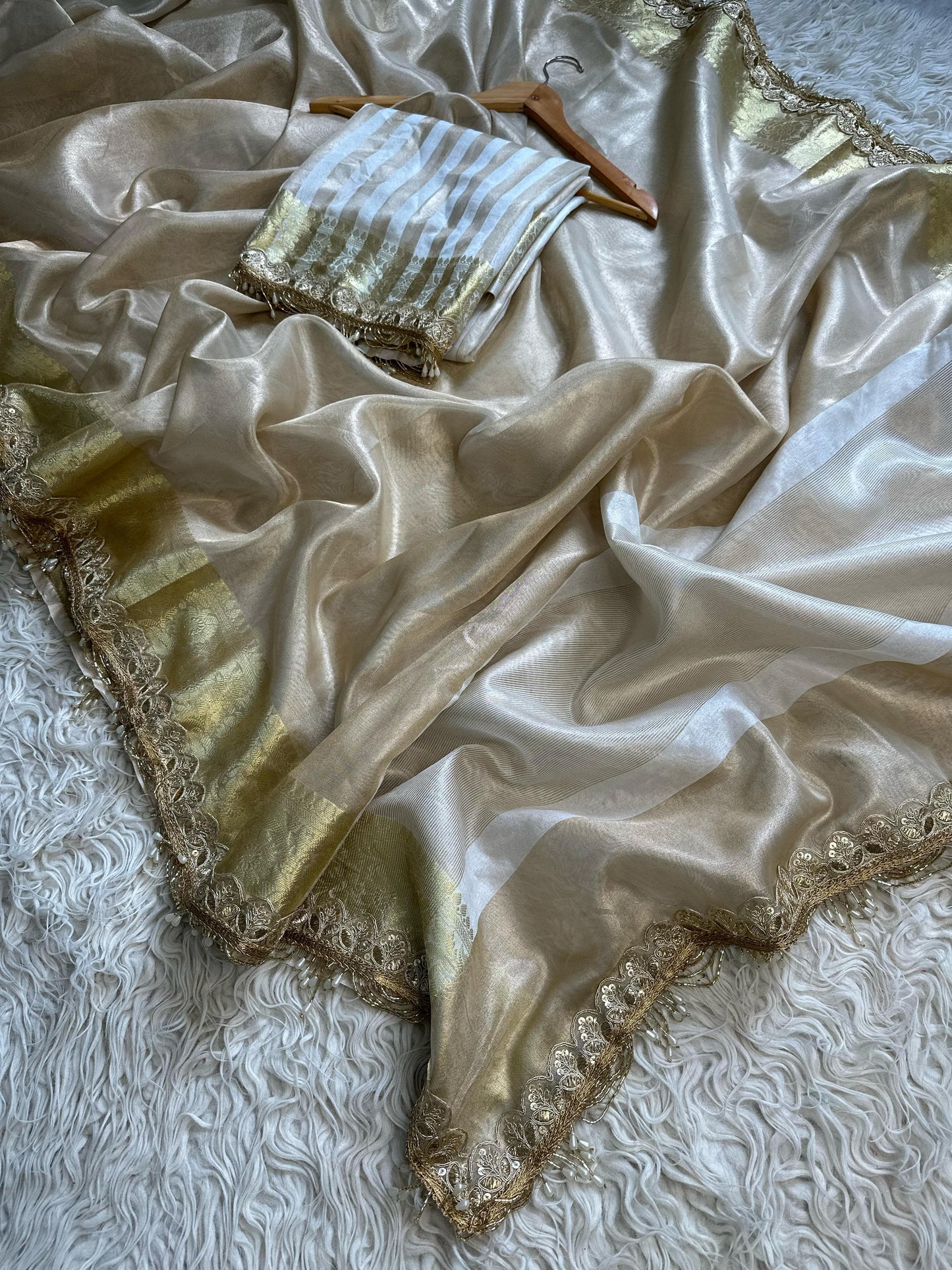 Lisa trending saree Banarsi saree tissue sarees handwoven sari blouse