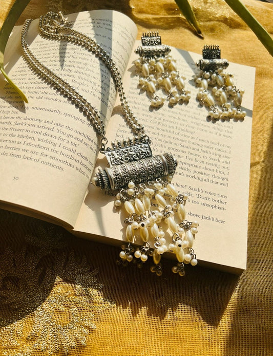 Pearl hanging necklace set beautiful necklace earrings