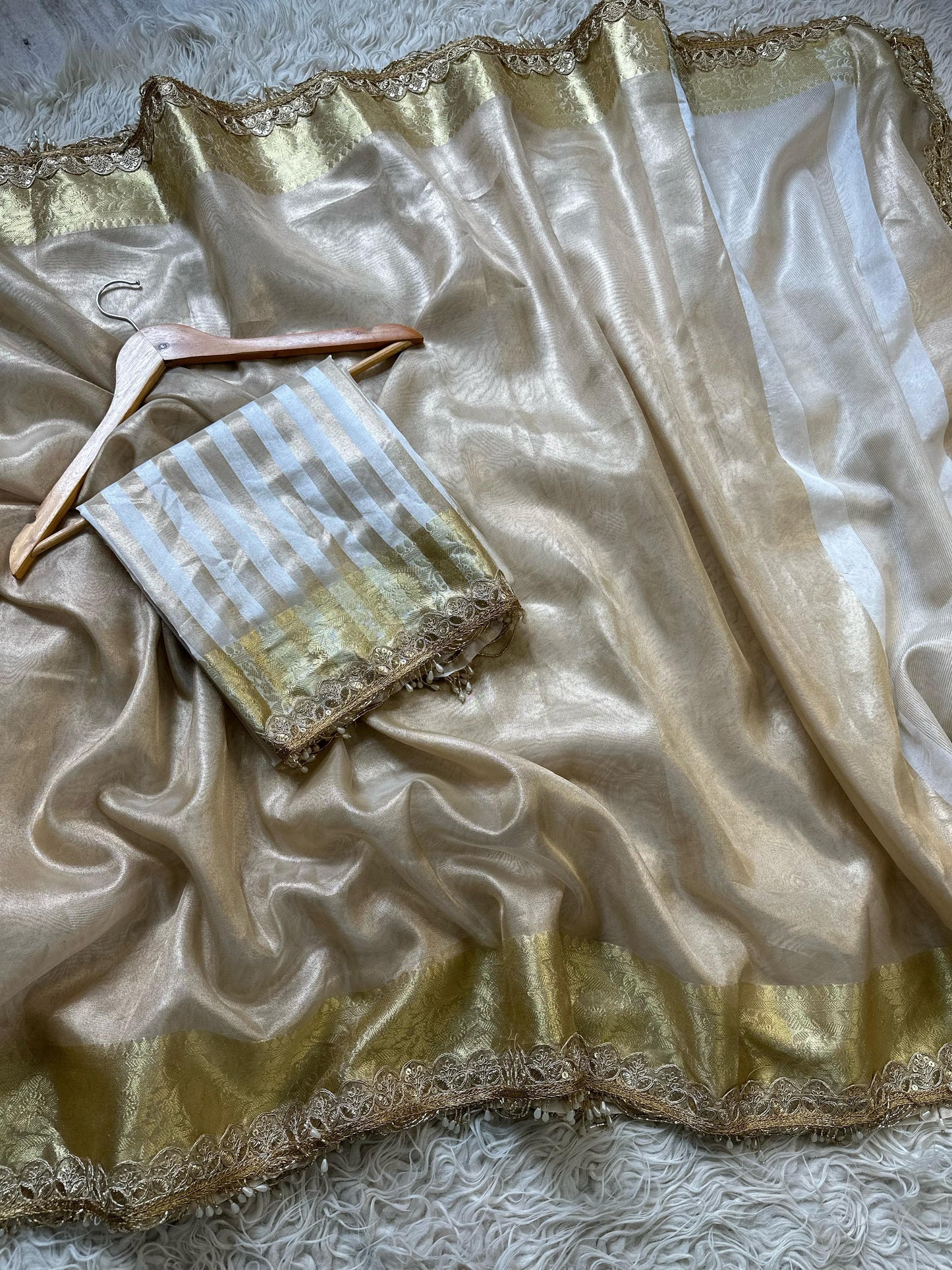 Lisa trending saree Banarsi saree tissue sarees handwoven sari blouse