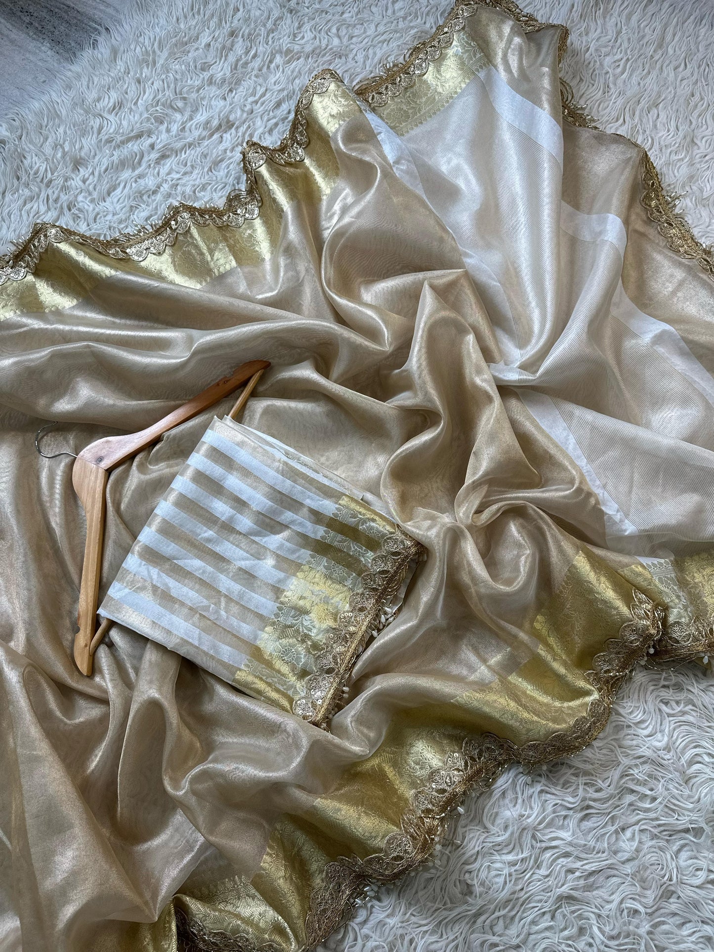 Lisa trending saree Banarsi saree tissue sarees handwoven sari blouse