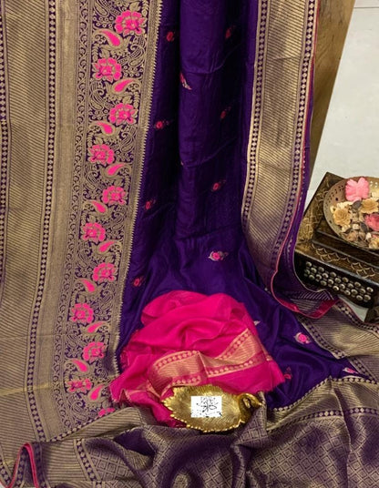 Nivaaz banarsi moonga saree