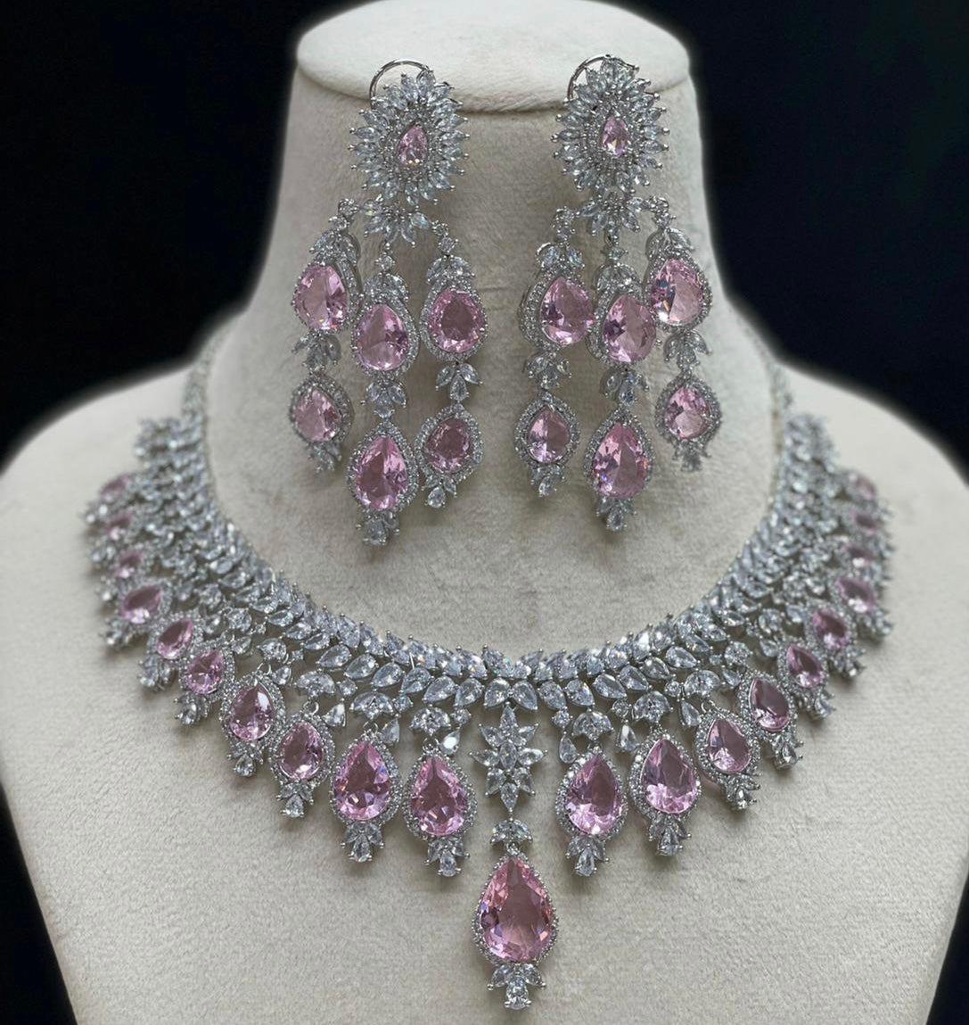 Celebrity inspired necklace set