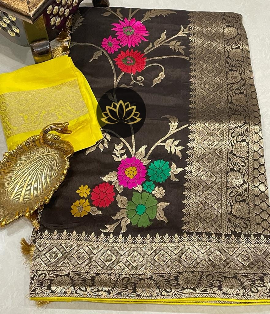 Mavika Moonga banarsi saree