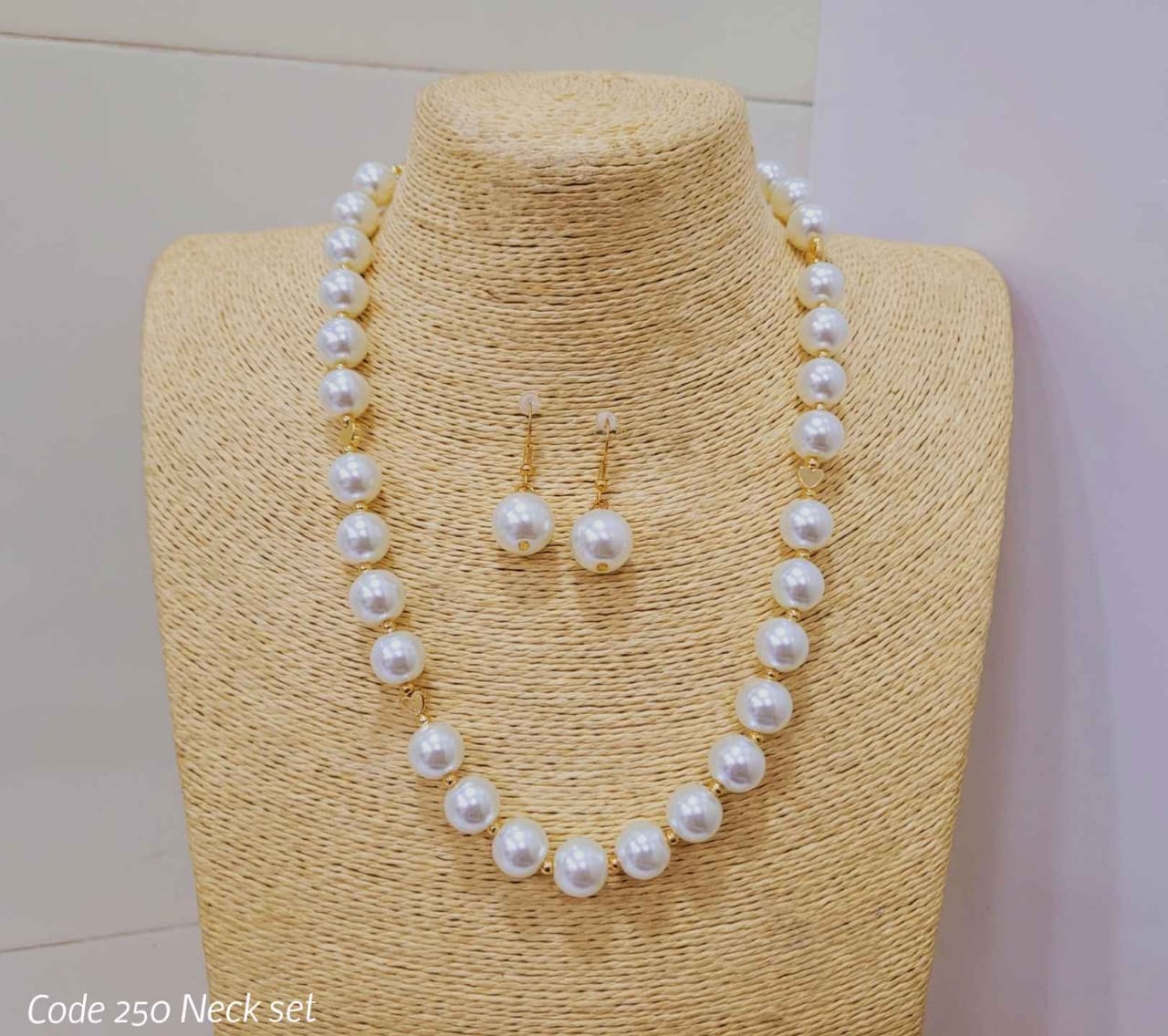 Kishika Pearl necklace set