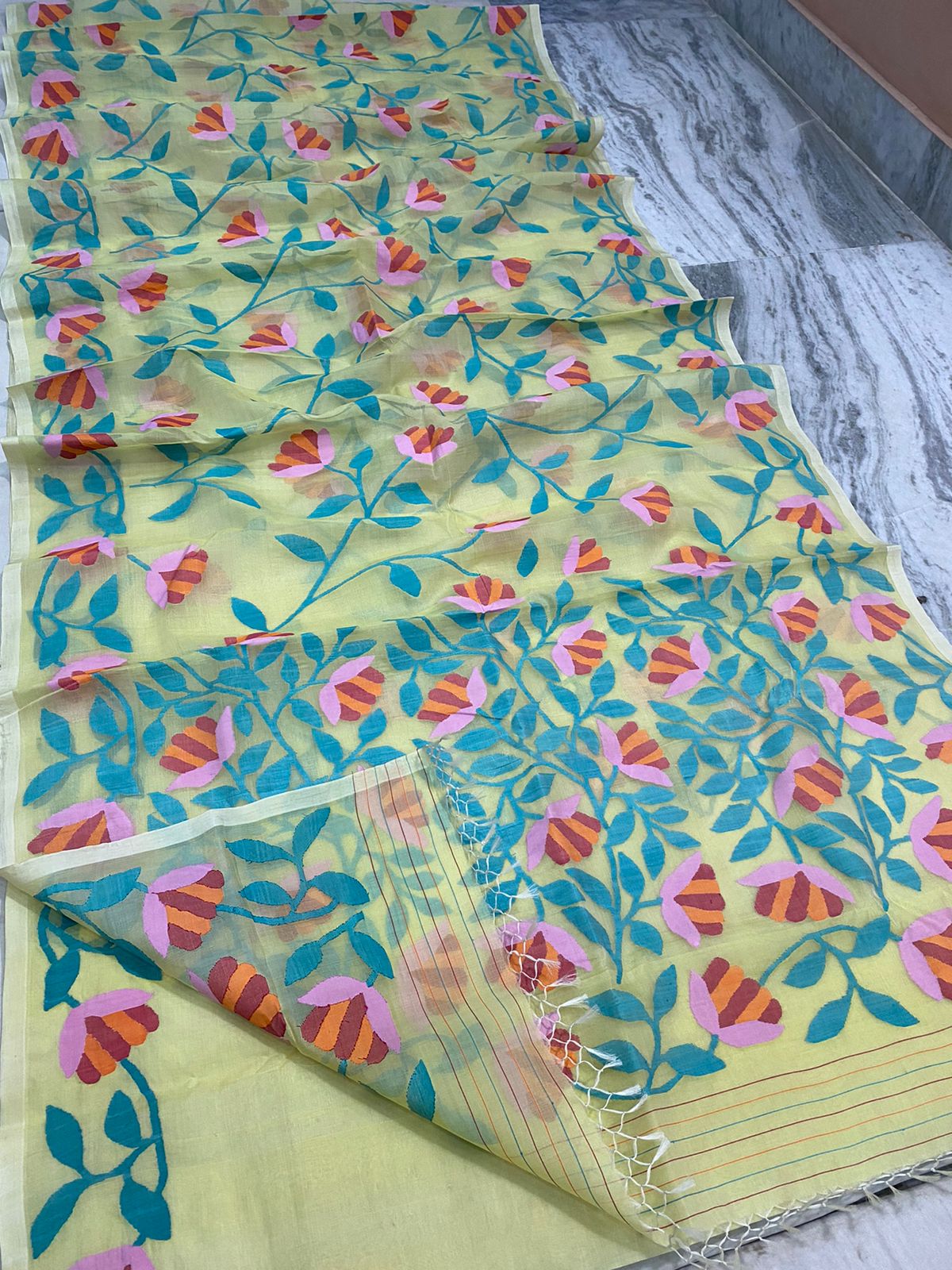 Kavisha tantuj jamdani saree