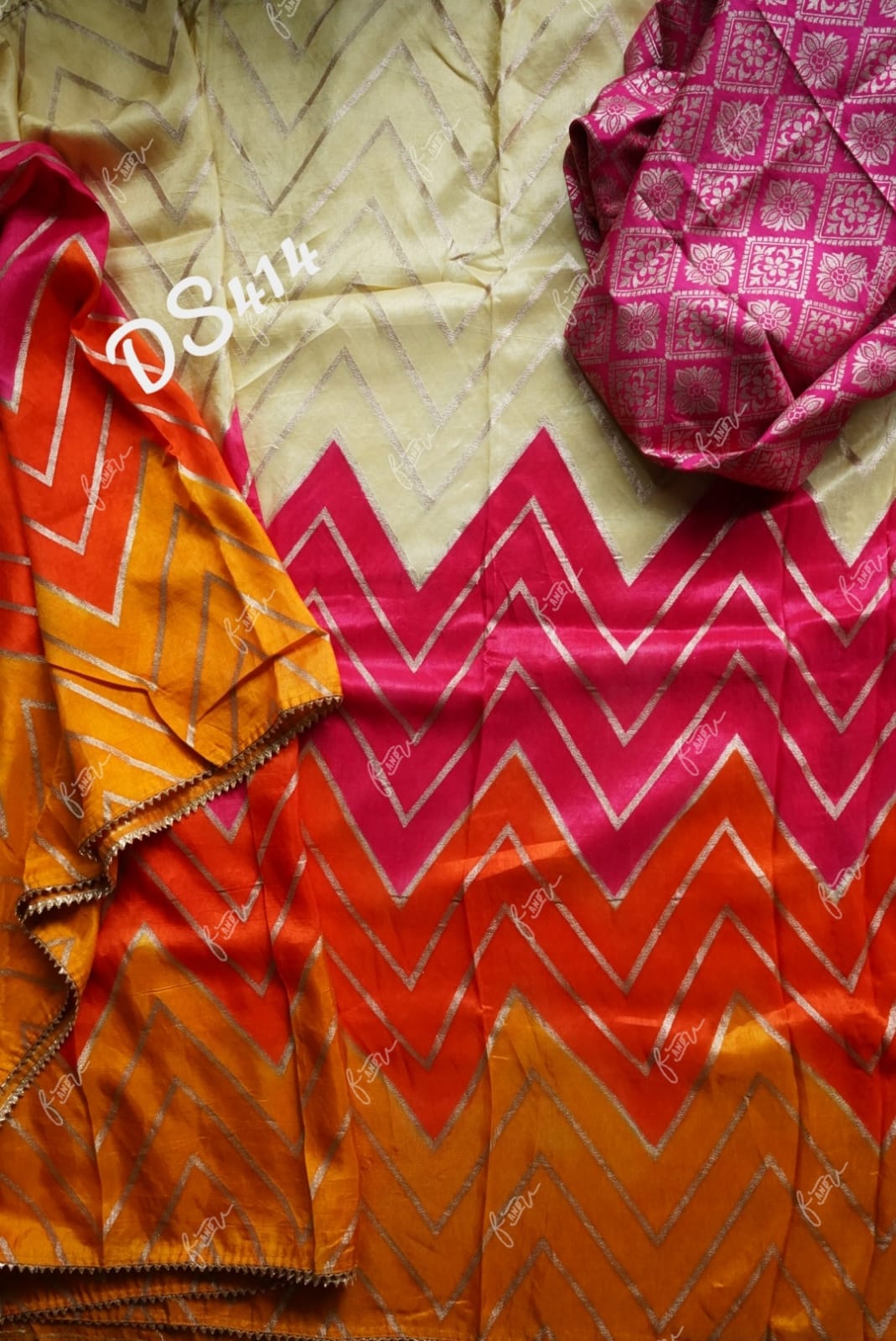 Exquisite Munga zigzag saree