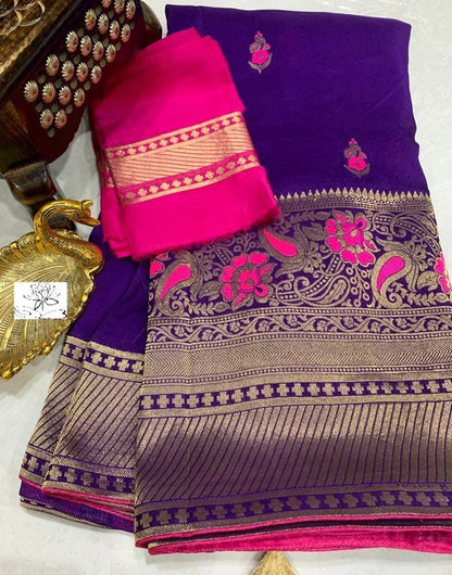 Nivaaz banarsi moonga saree